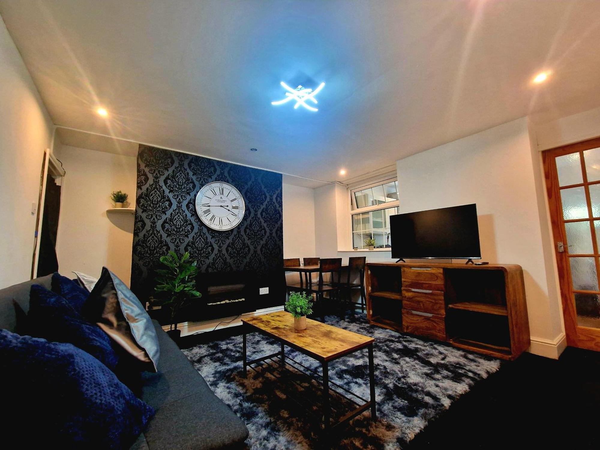 Private Courtyard Apartment In Bradford With Parking Shipley  Exterior photo